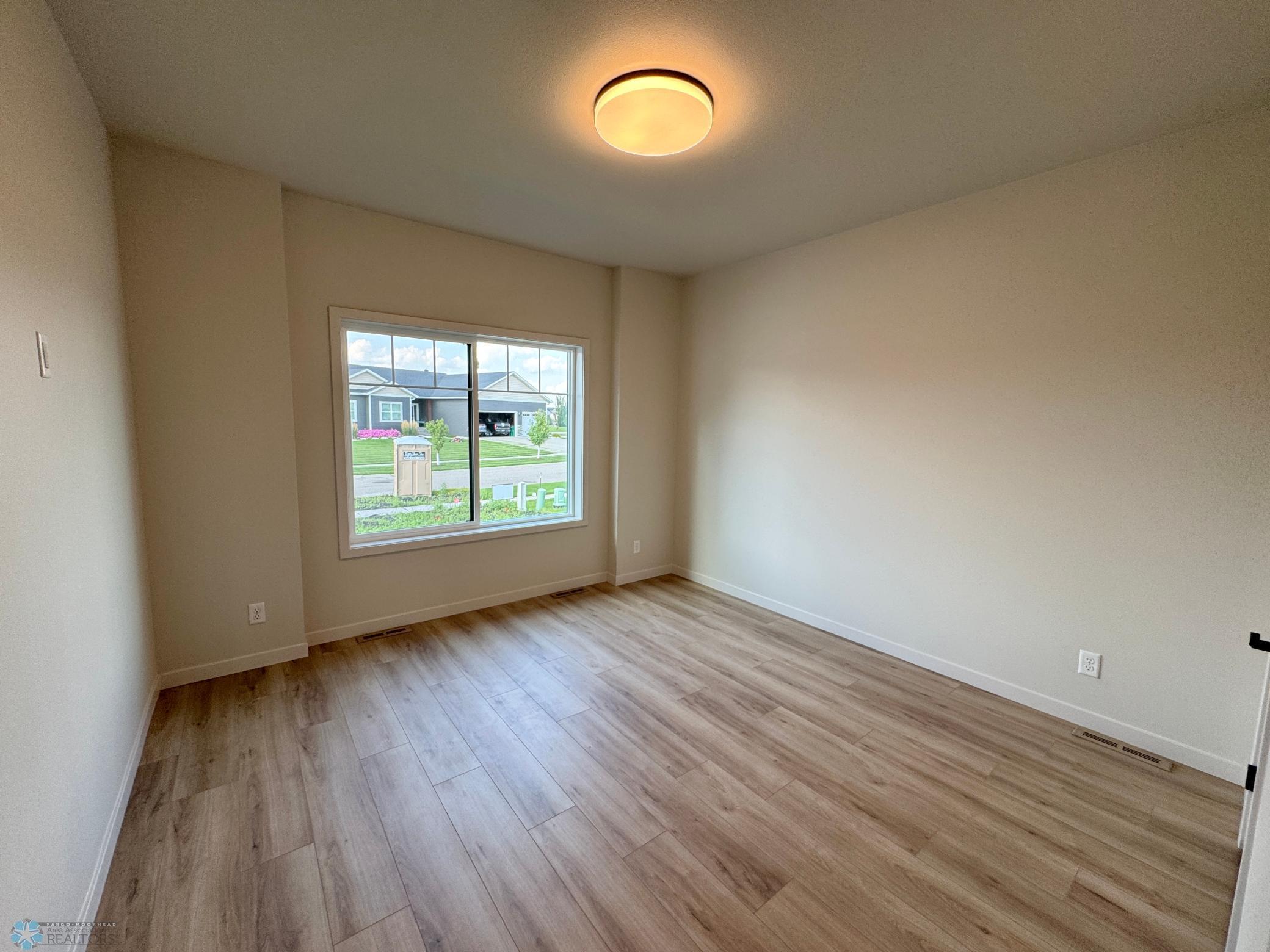 West Fargo, North Dakota 58078, United States, 5 Bedrooms Bedrooms, ,3 BathroomsBathrooms,Residential,Pending,193361