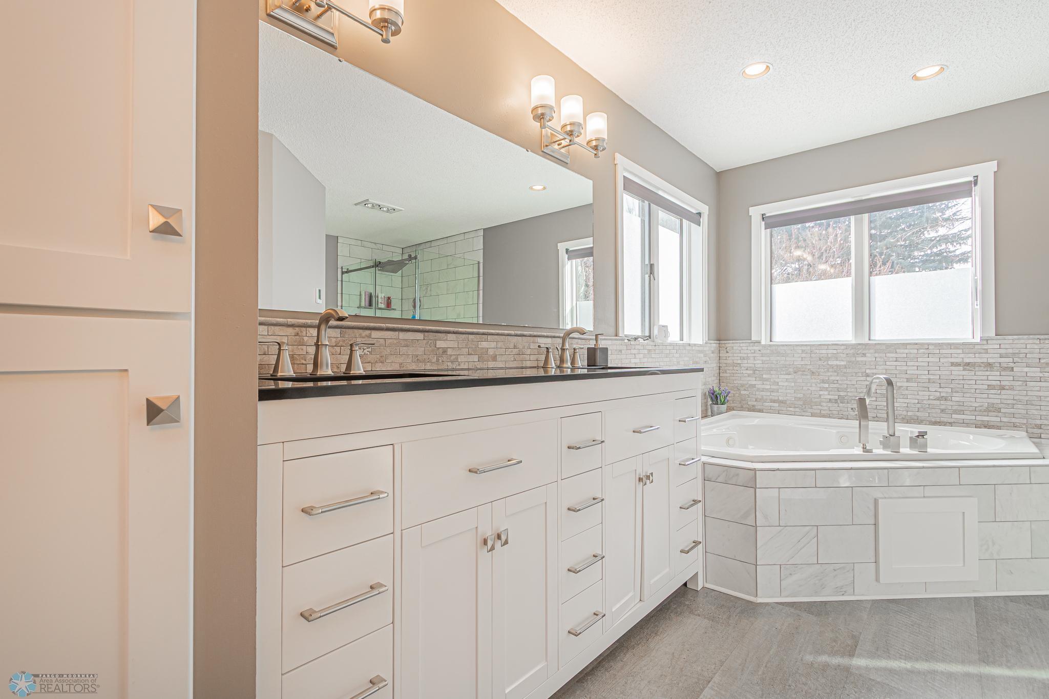 3327 River Drive, Fargo, North Dakota image 16