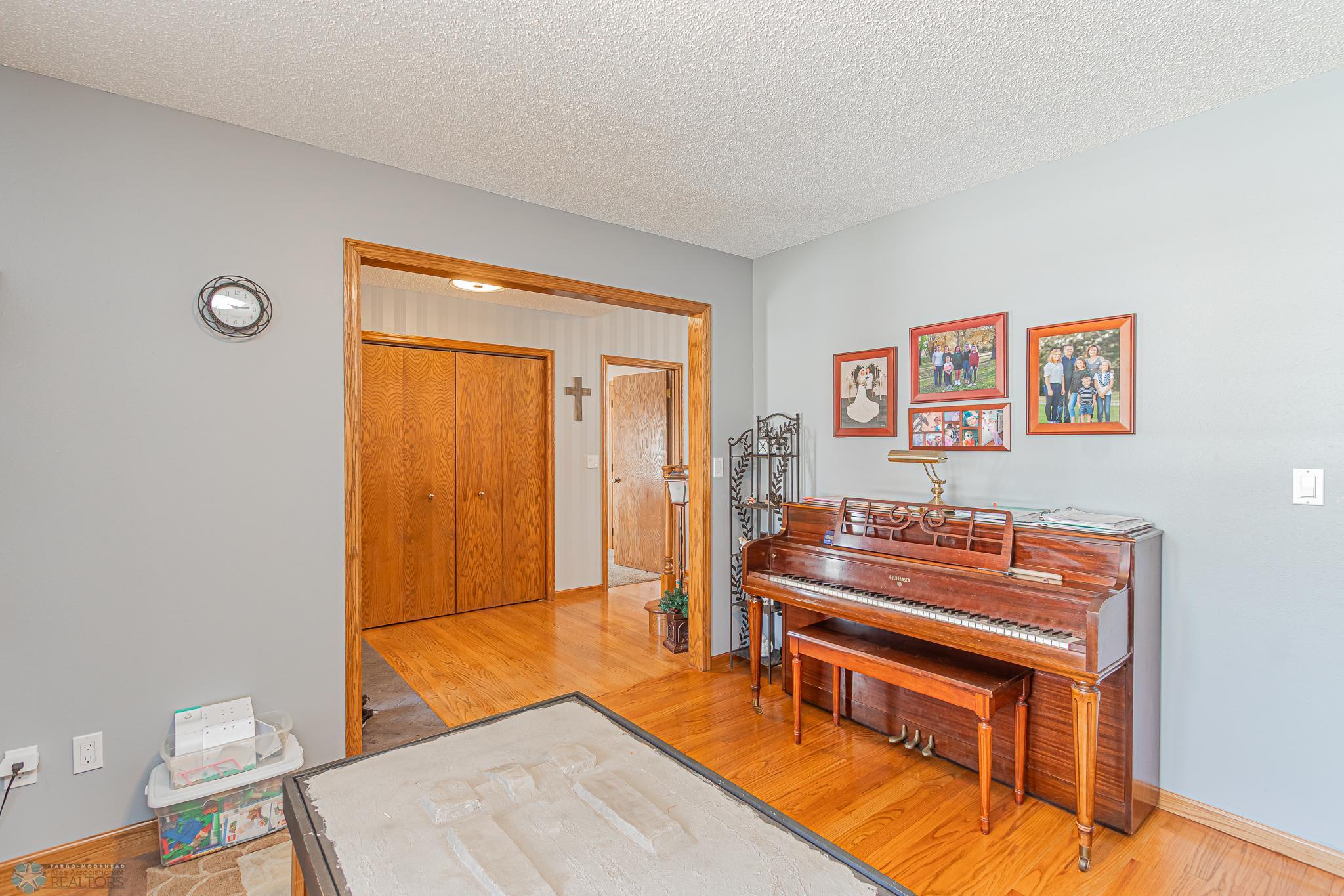 3327 River Drive, Fargo, North Dakota image 6