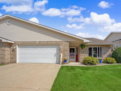 Townhouse For Sale - 512 3rd Avenue<br/> Byron, MN 55920