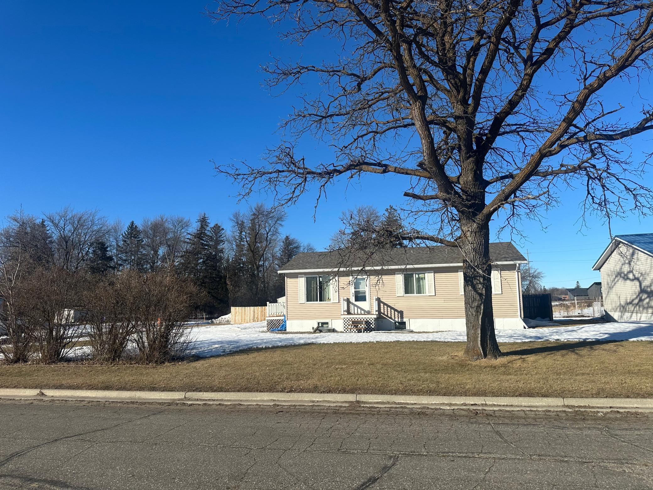 303 Lincoln Street, Warroad, Minnesota image 3