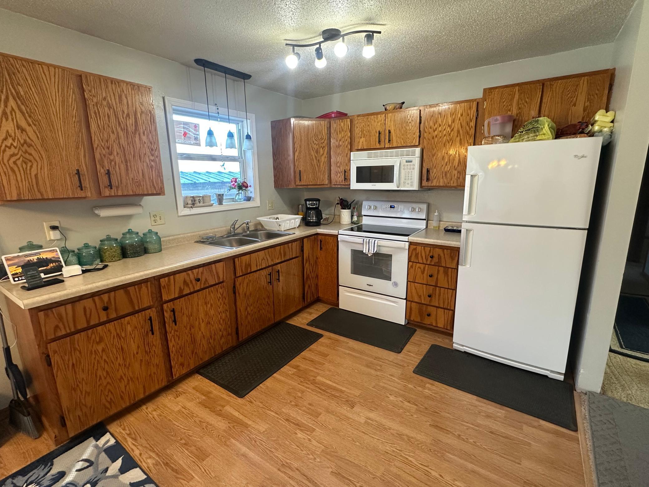 303 Lincoln Street, Warroad, Minnesota image 7