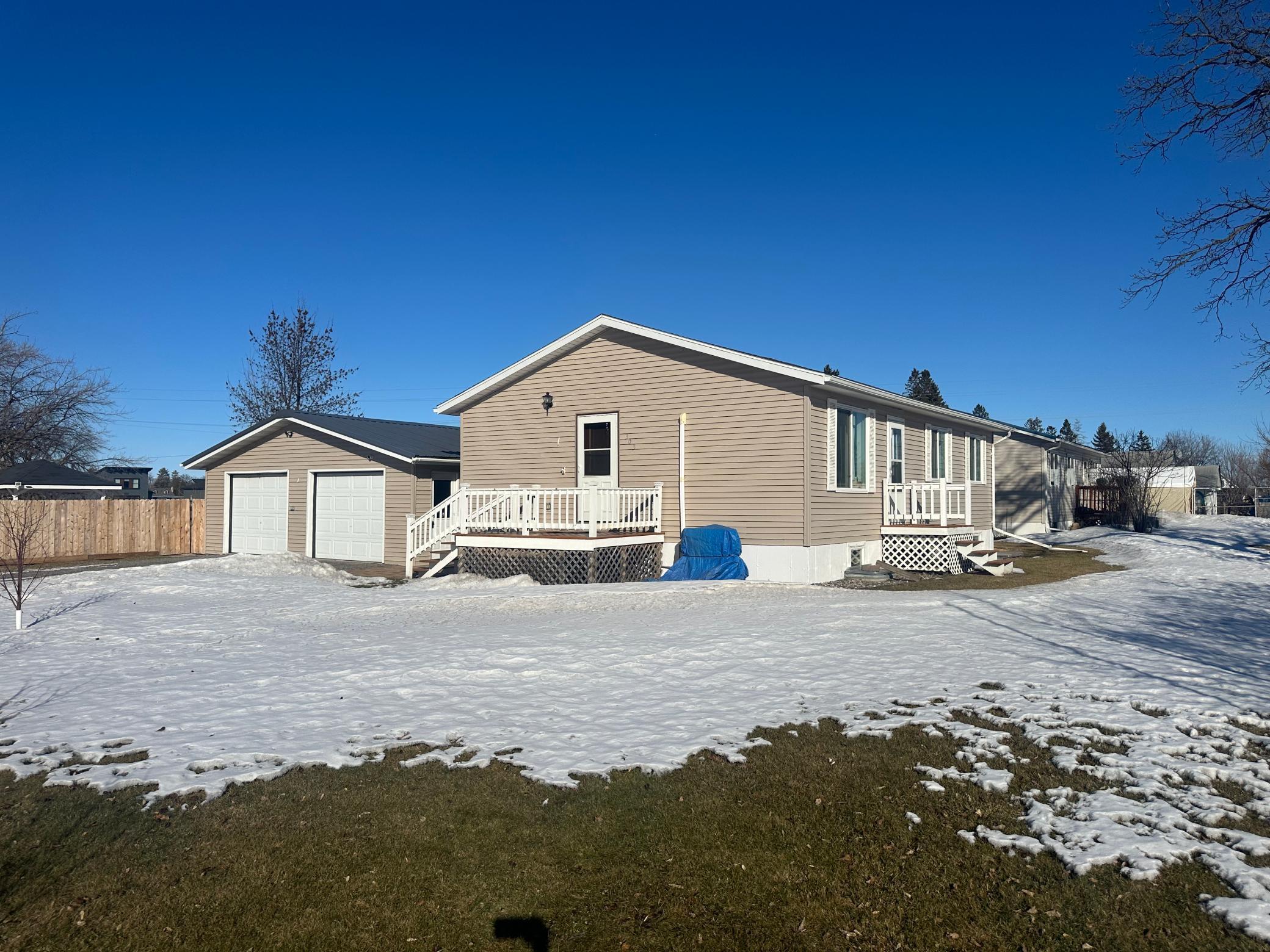 303 Lincoln Street, Warroad, Minnesota image 1