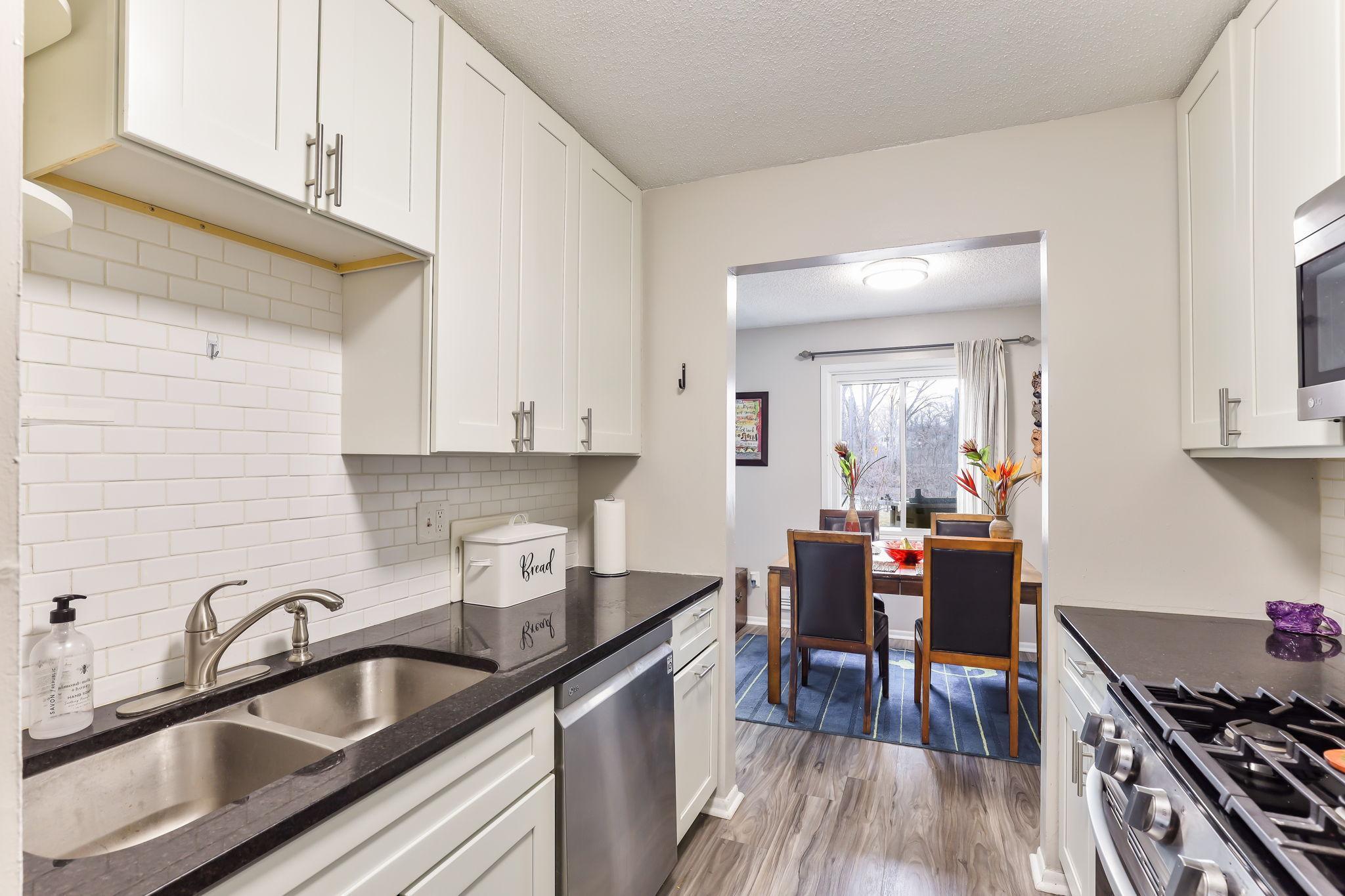 22 River Woods Lane, Burnsville, Minnesota image 4