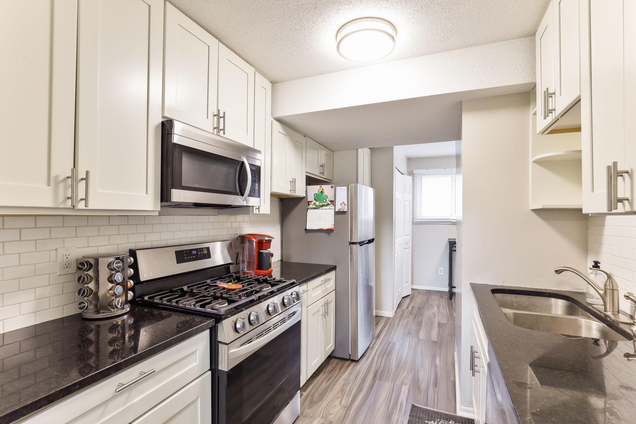 22 River Woods Lane, Burnsville, Minnesota image 3