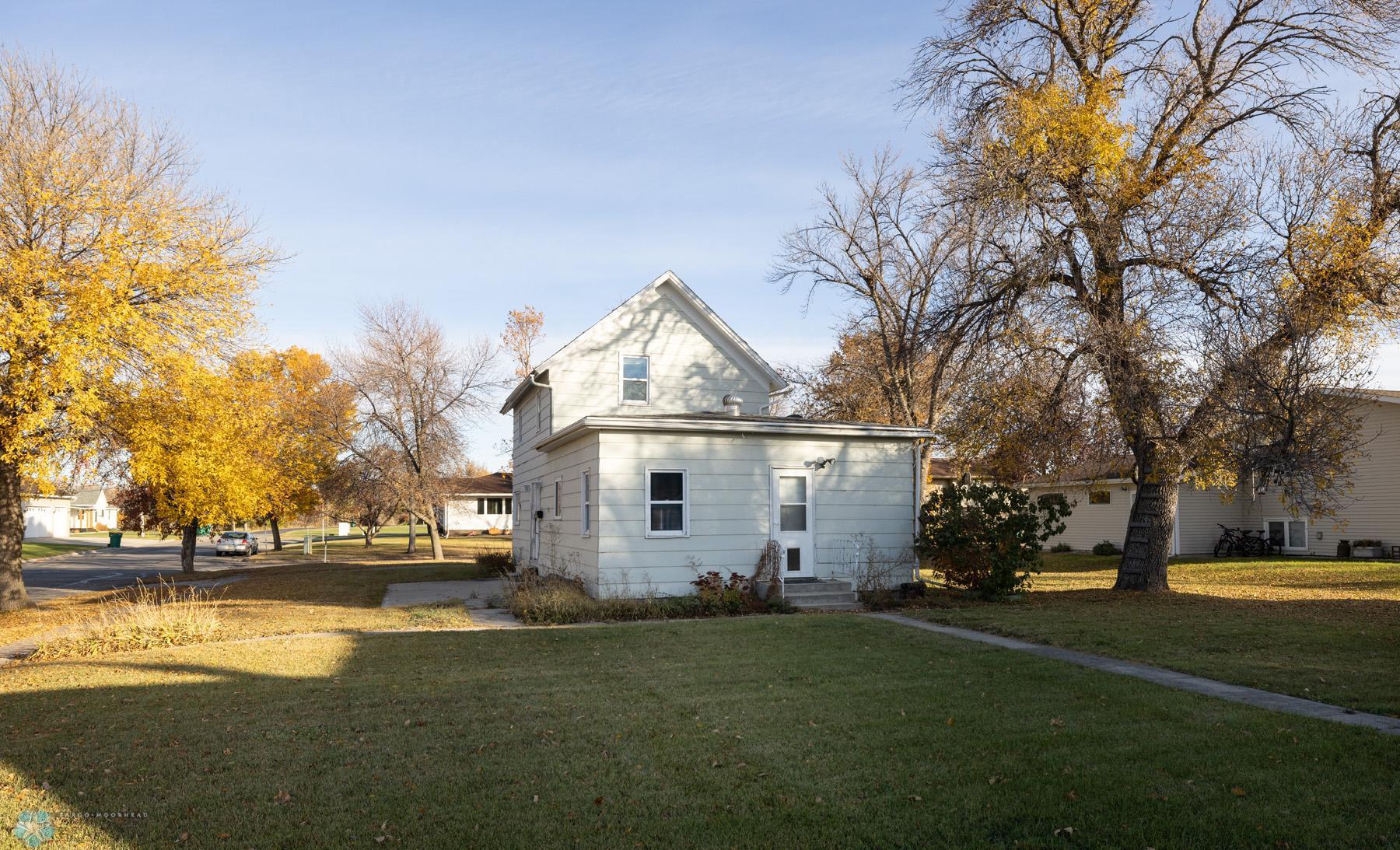222 6th Street, Hillsboro, North Dakota image 23