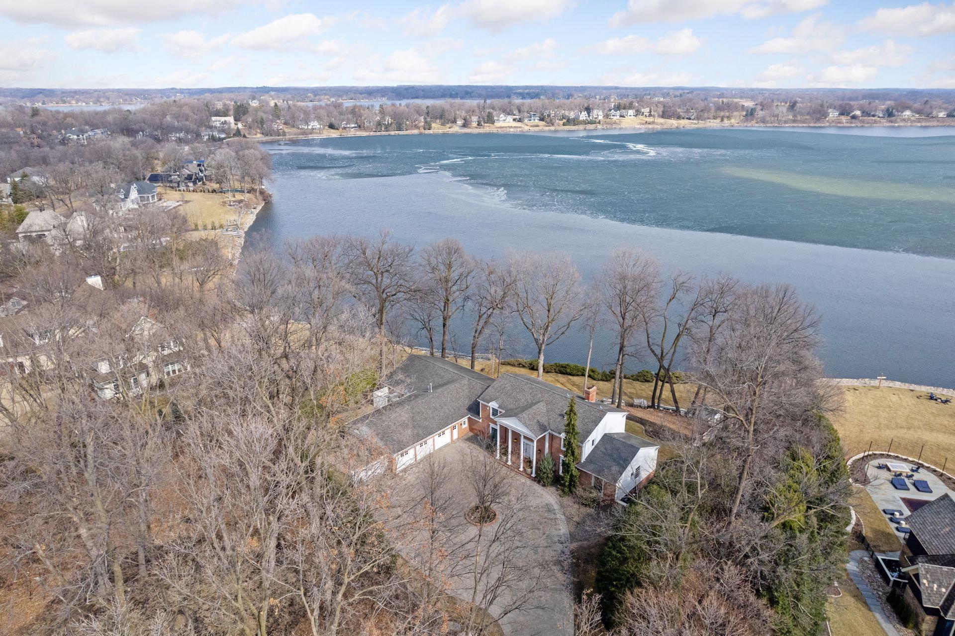 2496 Old Beach Road, Wayzata, Minnesota image 8