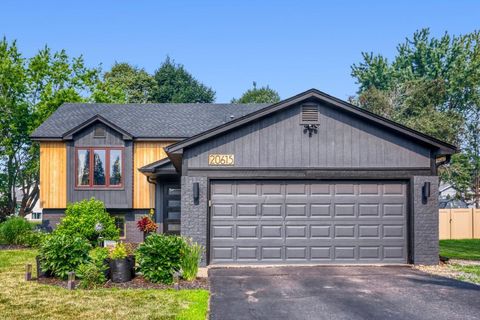 Homes For Sale - 20615 Jaguar Avenue<br/> Dakota County, Lakeville, MN 55044
