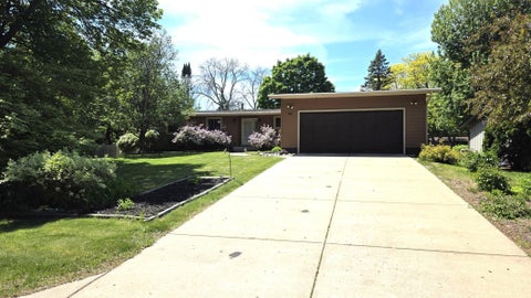 Homes For Sale - 8009 Edgewood Avenue<br/> Hennepin County, Brooklyn Park, MN 55445