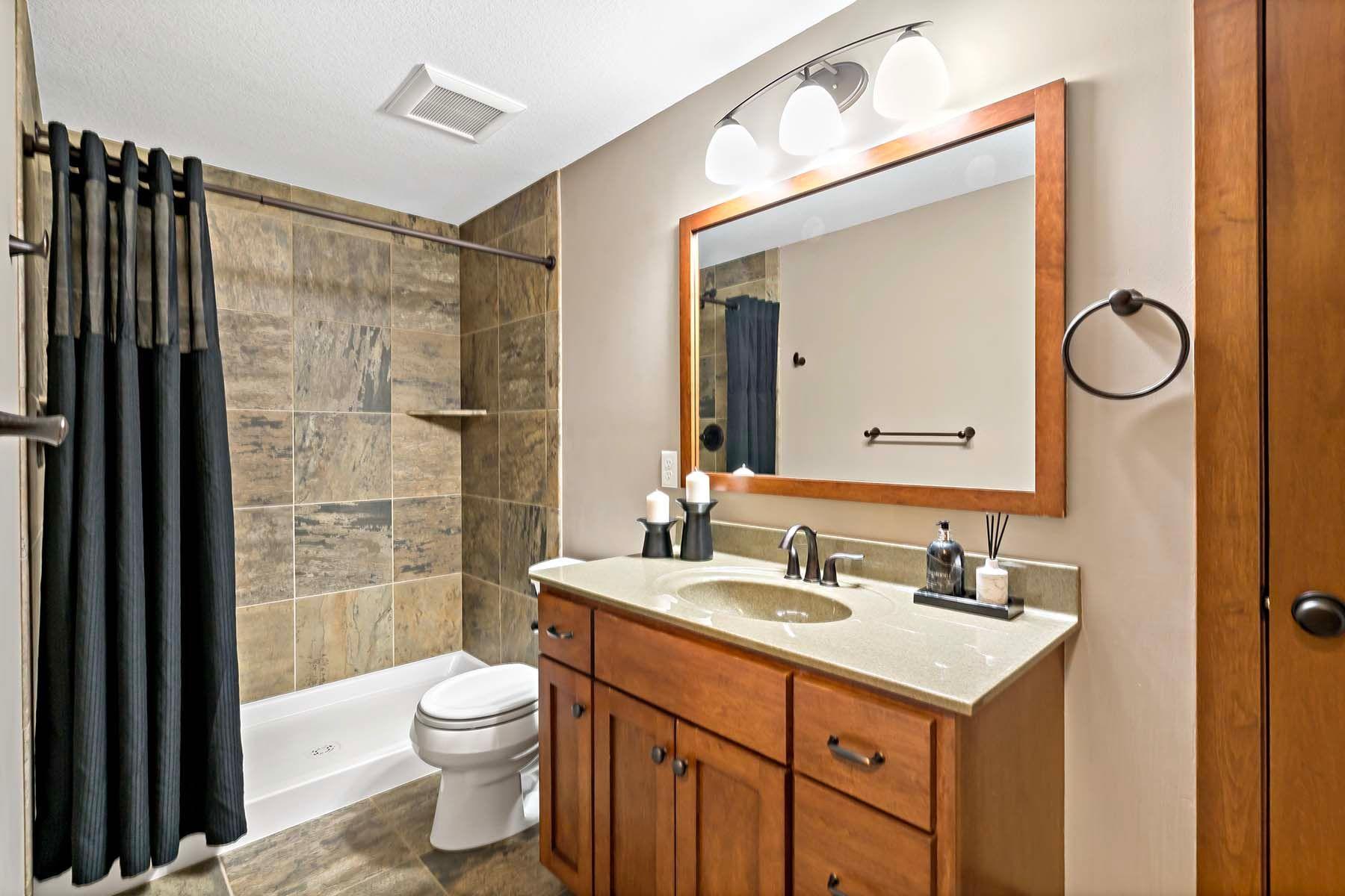 9239 Gateway Lane, Eden Prairie, Minnesota image 46