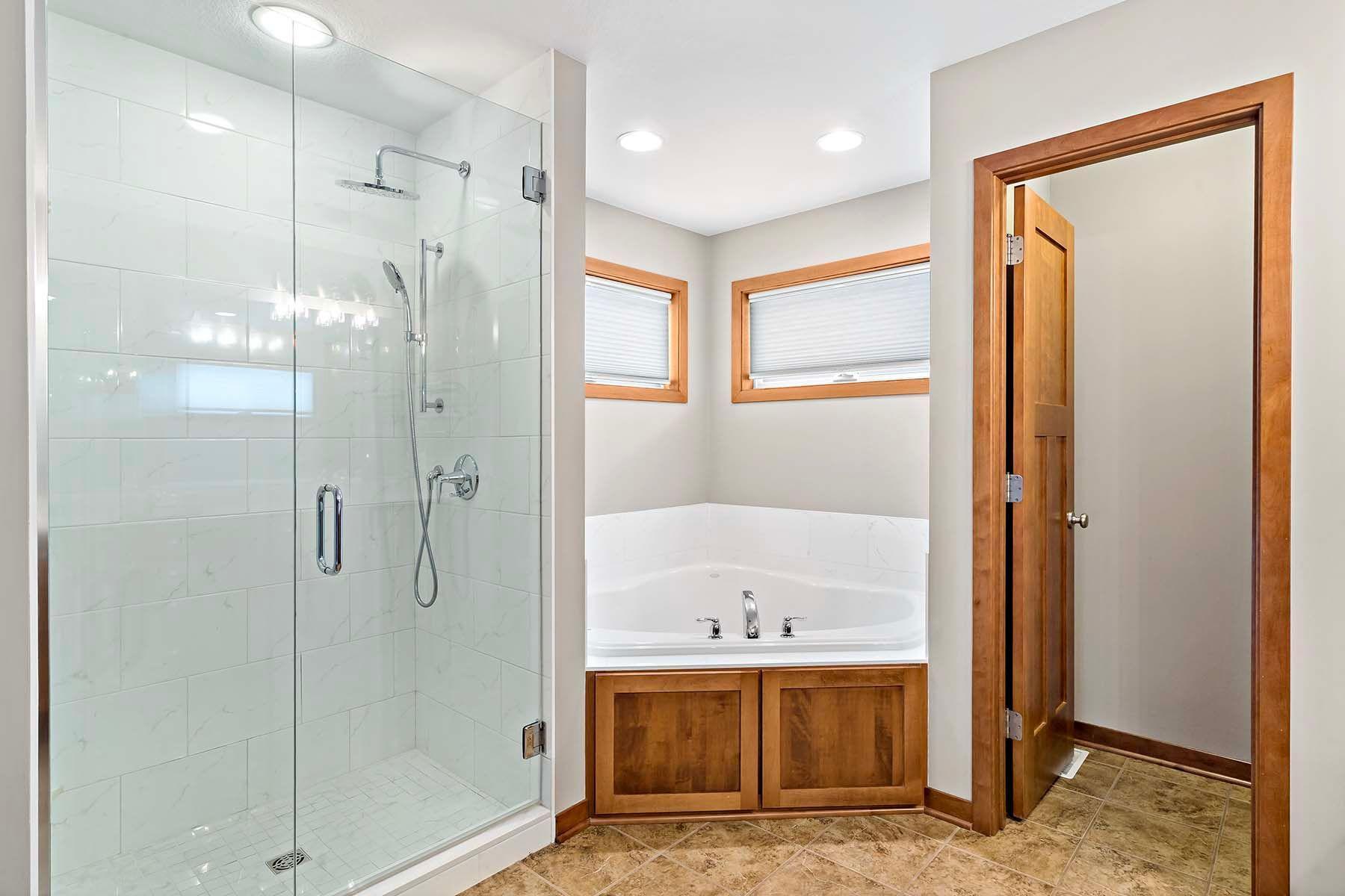 9239 Gateway Lane, Eden Prairie, Minnesota image 26