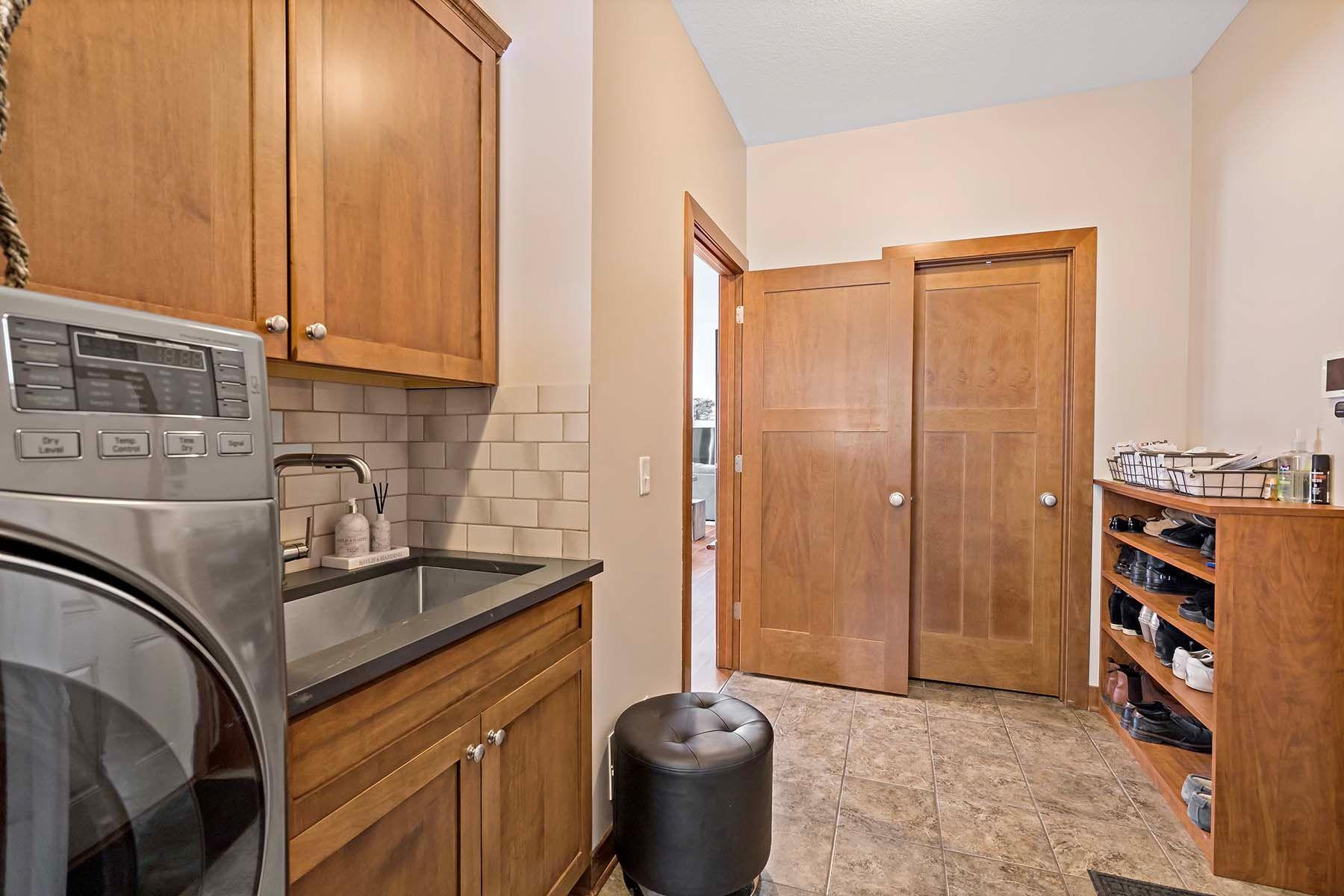 9239 Gateway Lane, Eden Prairie, Minnesota image 30