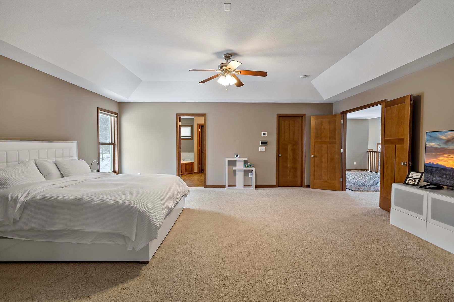 9239 Gateway Lane, Eden Prairie, Minnesota image 24