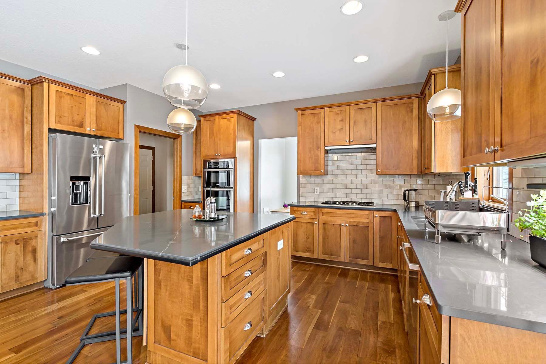 9239 Gateway Lane, Eden Prairie, Minnesota image 15
