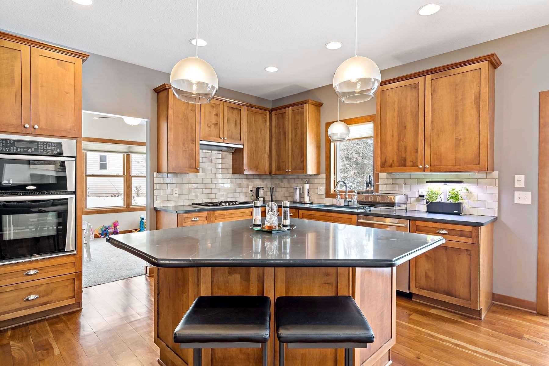 9239 Gateway Lane, Eden Prairie, Minnesota image 20