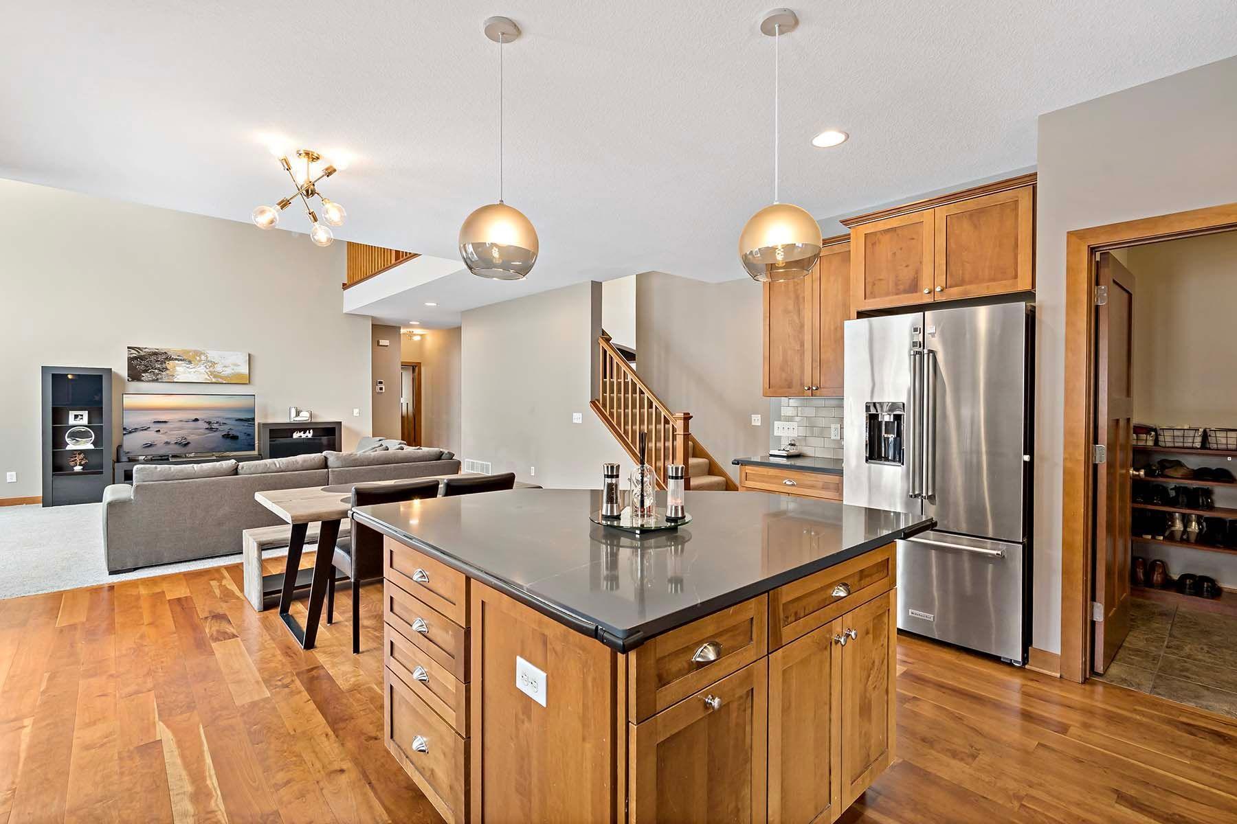 9239 Gateway Lane, Eden Prairie, Minnesota image 13