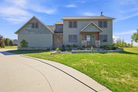 Homes For Sale - 7107 Maple Lane<br/> Horace, ND 58047