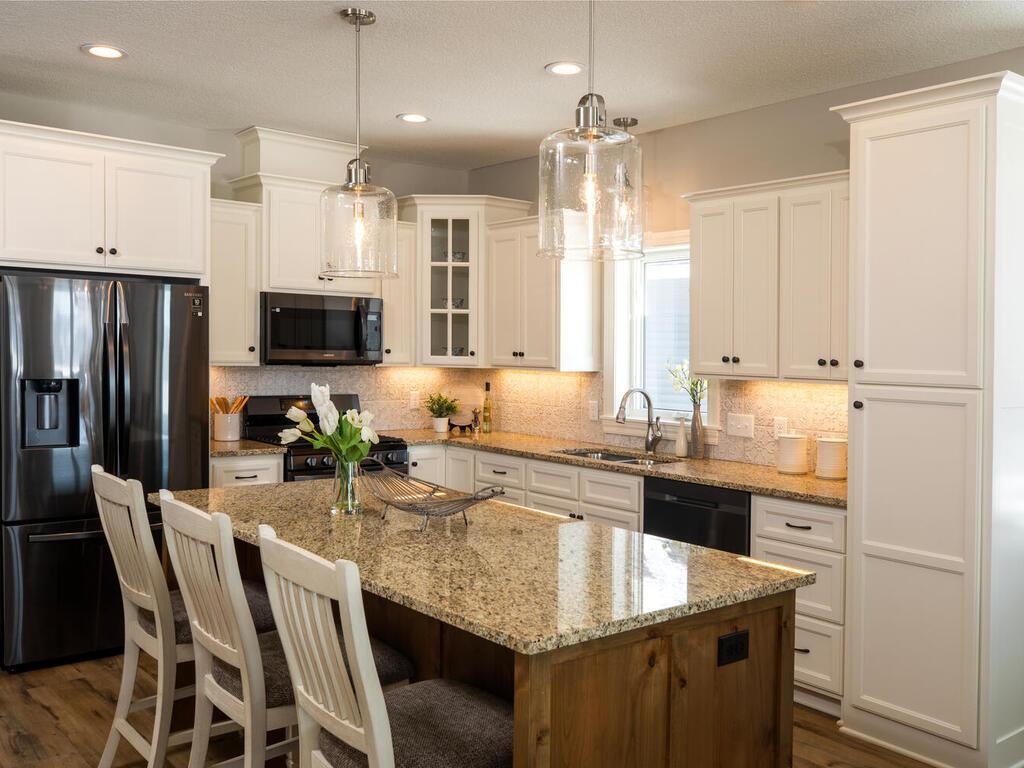25338 Farmstead Lane, Wyoming, Minnesota image 2