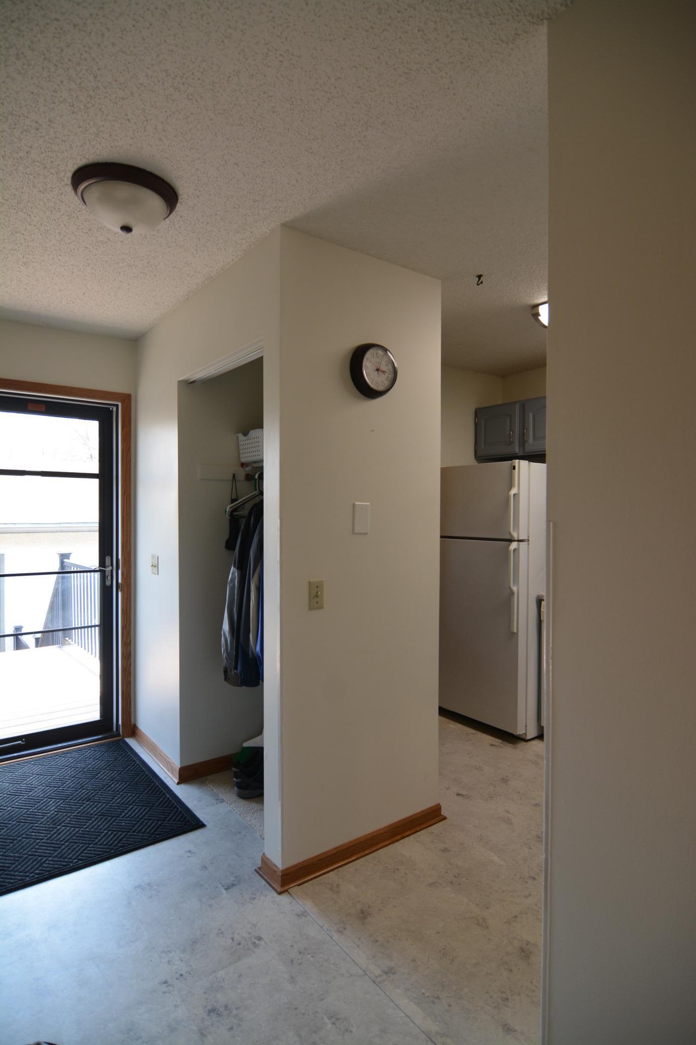 1534 Millpond Court, Chaska, Minnesota image 3