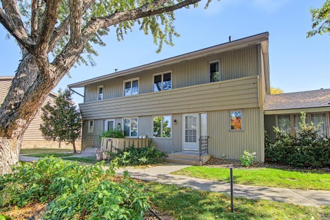 Townhouse For Sale - 214 Windsor Court<br/> New Brighton, MN 55112