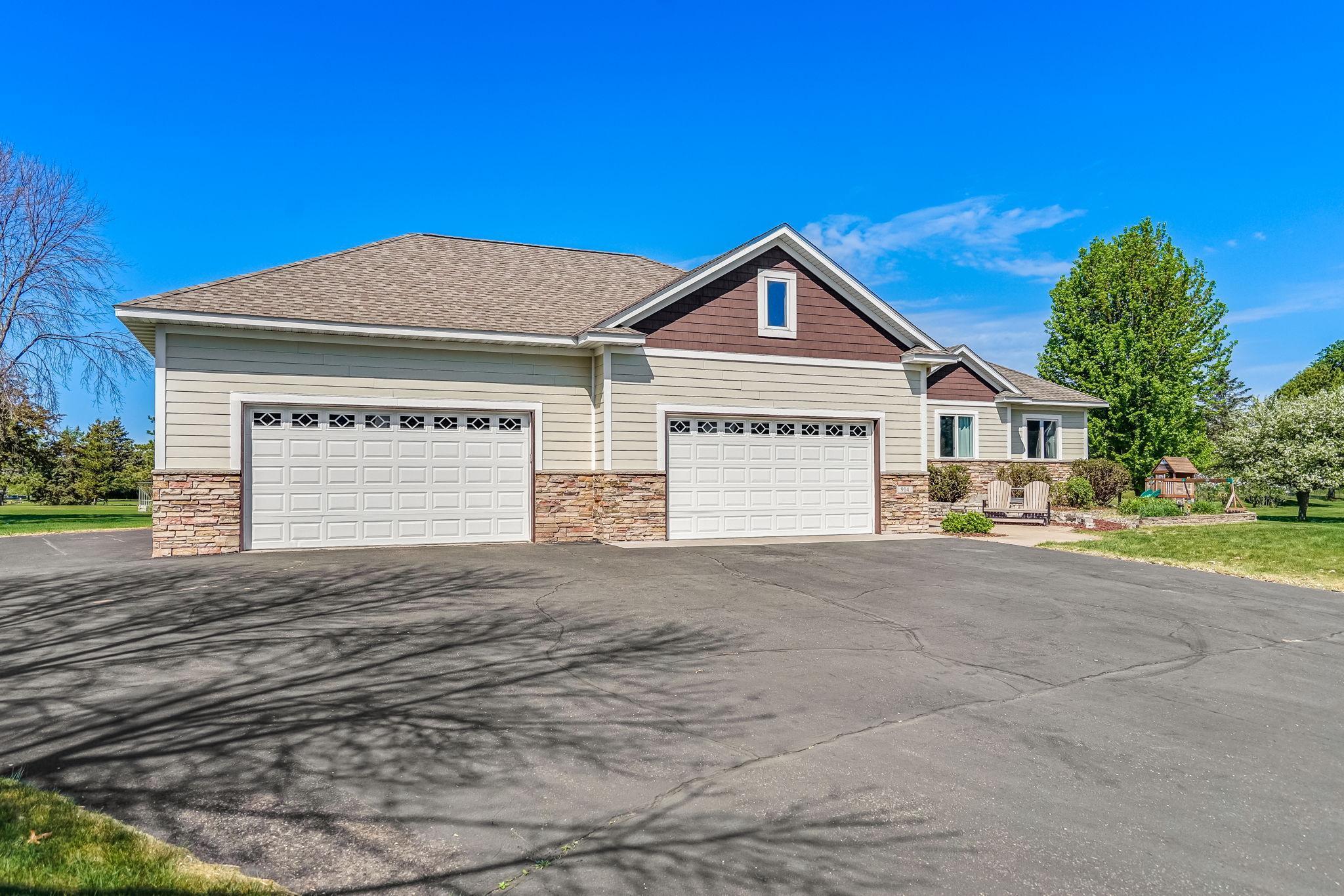 914 NE 207th Avenue, East Bethel, Minnesota image 2