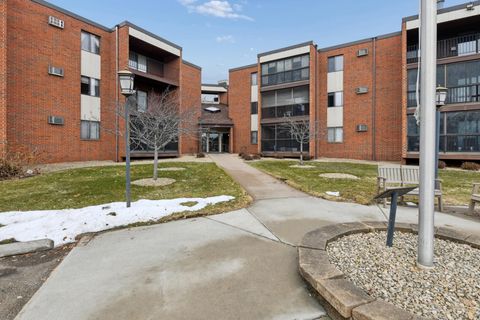 Condo For Sale - 1800 Riverwood Drive<br/> Burnsville, MN 55337