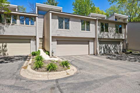 Townhouse For Sale - 8405 137th Court<br/> Dakota County, Saint Paul, MN 55124