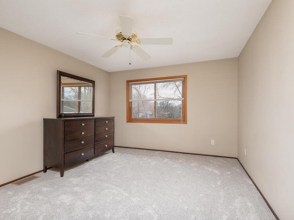 9104 Neill Lake Road, Eden Prairie, Minnesota image 22