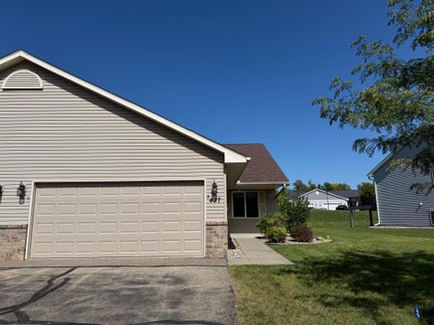 Townhouse For Sale - 437 Meadow Lane<br/> Carver County, Norwood Young America, MN 55397