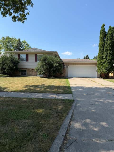 Homes For Sale - 2905 11th Street<br/> Fargo, ND 58103