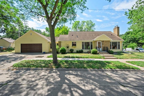 Homes For Sale - 4366 Thomas Avenue<br/> Minneapolis, MN 55412