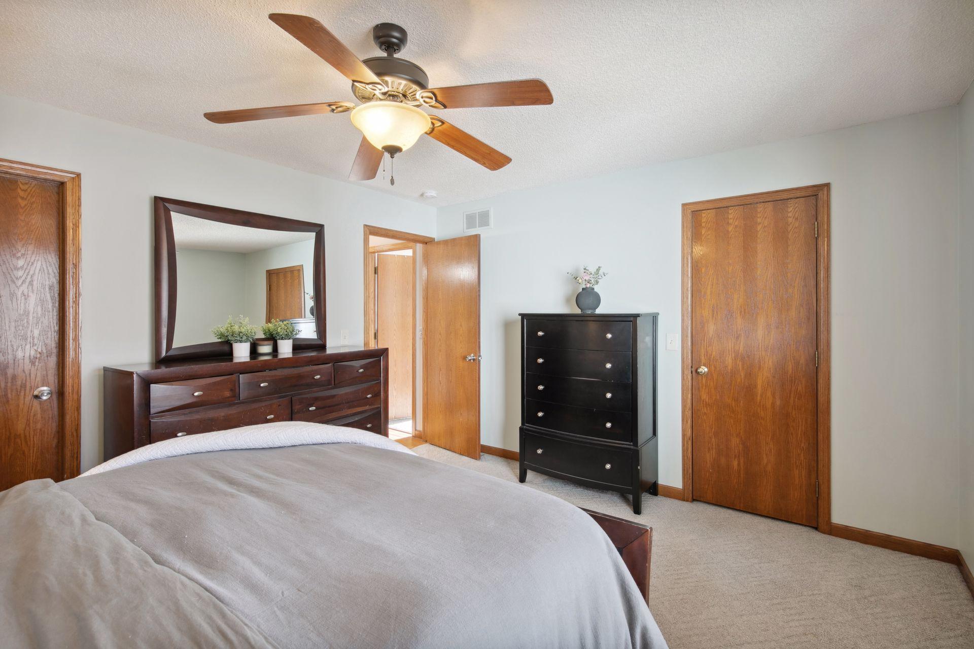 13611 Parkwood Drive, Burnsville, Minnesota image 20