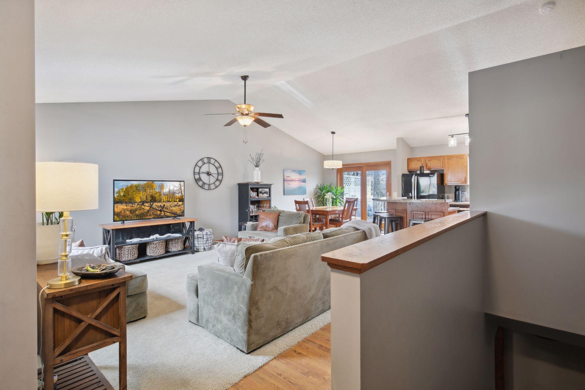 13611 Parkwood Drive, Burnsville, Minnesota image 3