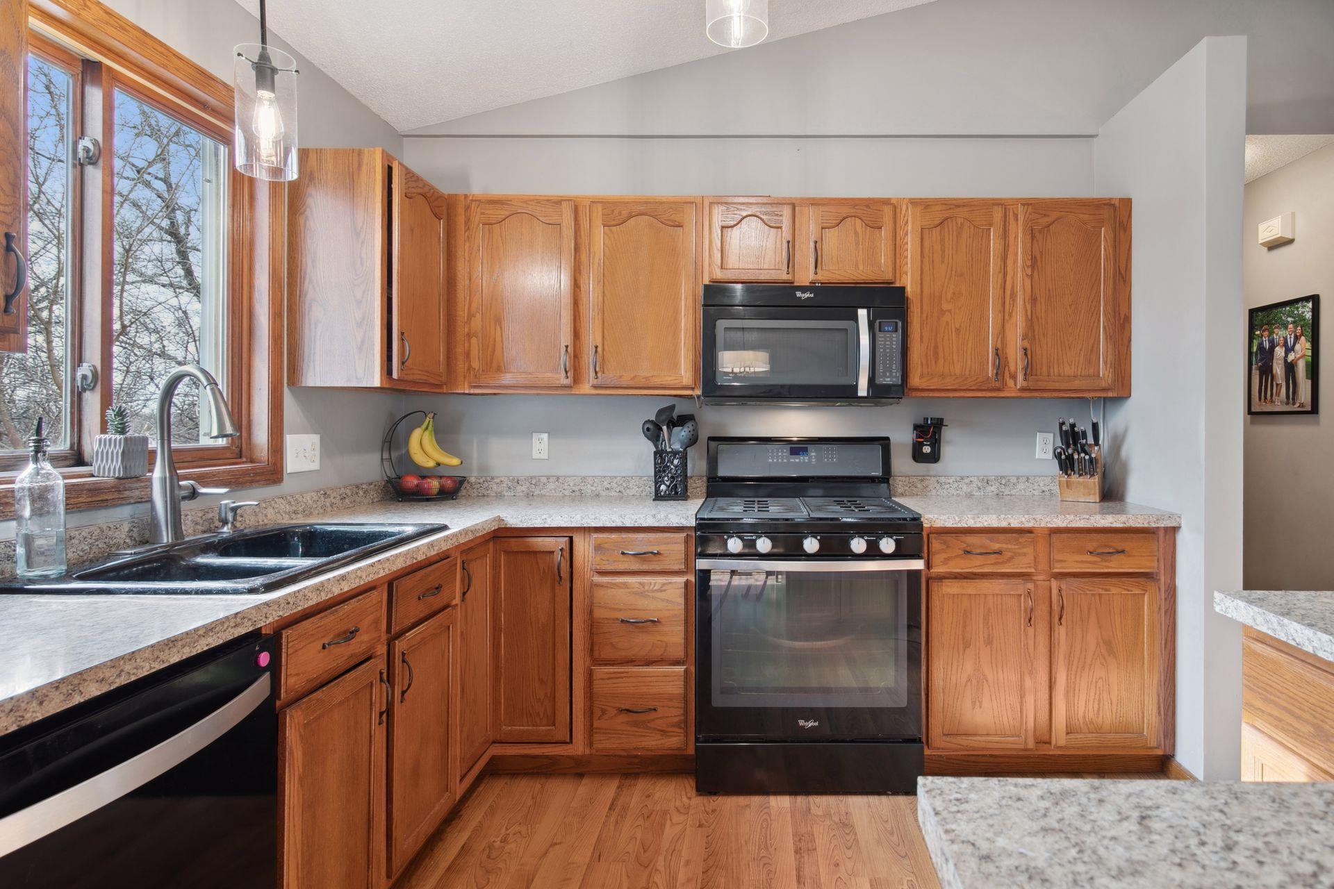 13611 Parkwood Drive, Burnsville, Minnesota image 15