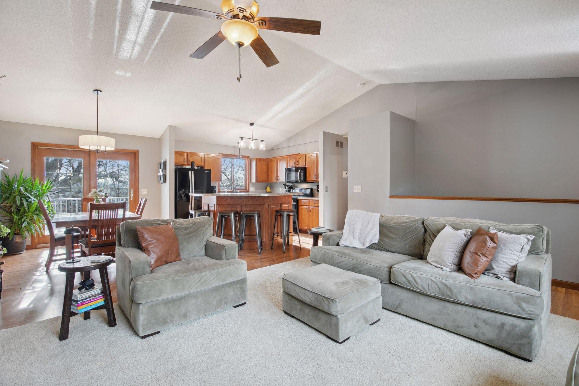 13611 Parkwood Drive, Burnsville, Minnesota image 9