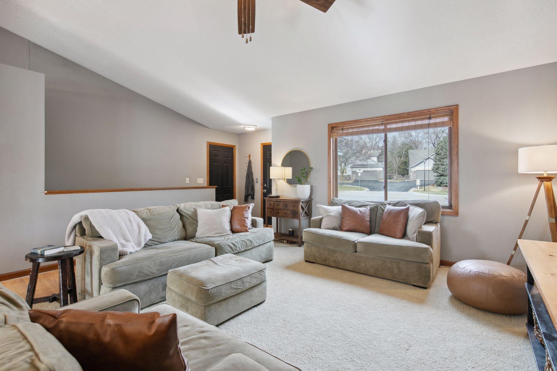 13611 Parkwood Drive, Burnsville, Minnesota image 7