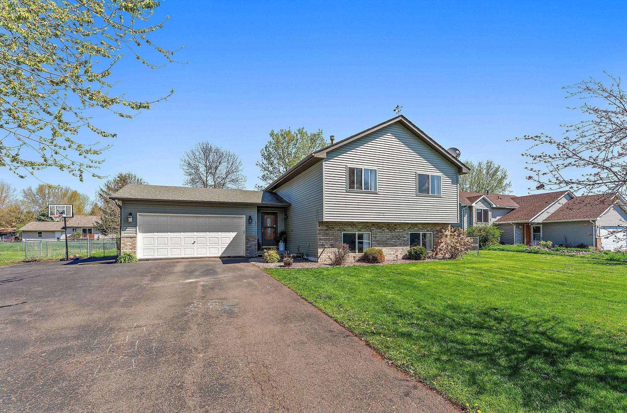 615 W 11th Street, Rush City, Minnesota image 1