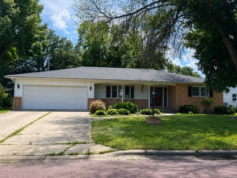 Homes For Sale - 1709 Sunray Avenue<br/> Mankato, MN 56001