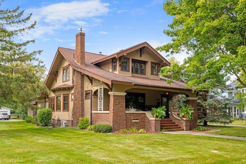 Homes For Sale - 922 Douglas Street<br/> Alexandria, MN 56308