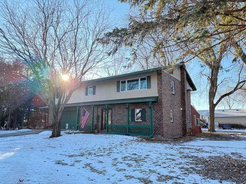 Homes For Sale - 300 19th Avenue<br/> Waseca County, Waseca, MN 56093