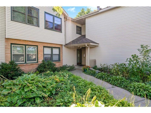 Condo For Sale - 990 Kensington Trail<br/> Eagan, MN 55123