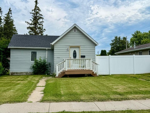 Homes For Sale - 709 Center Street<br/> Roseau County, Roseau, MN 56751