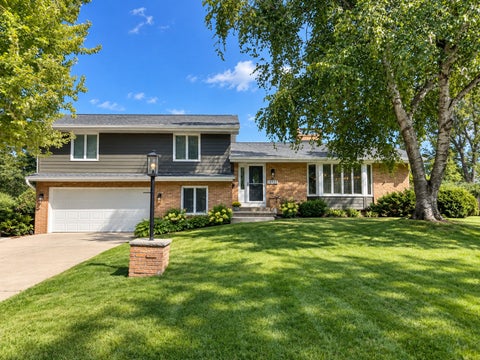 Homes For Sale - 1800 Quebec Avenue<br/> Golden Valley, MN 55427