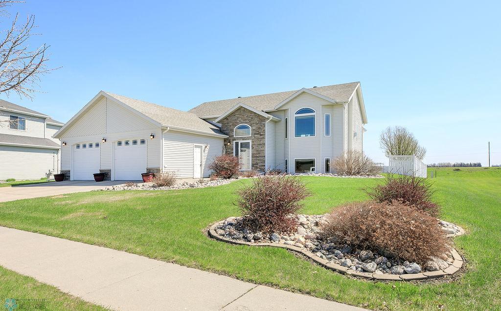 503 Martins Avenue, Casselton, North Dakota image 1