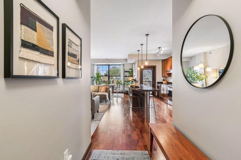 Condo For Sale - 317 Groveland Avenue<br/> Minneapolis, MN 55403