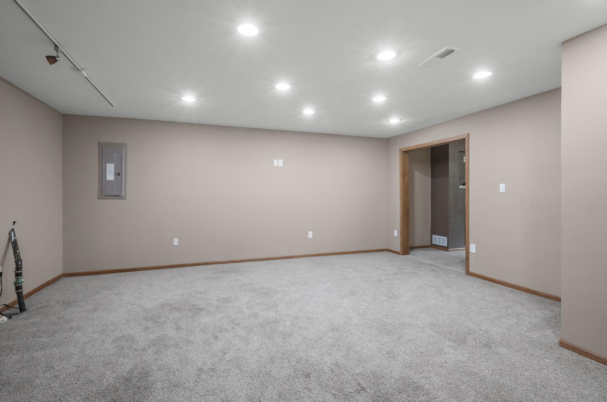 10543 Noble Circle, Minneapolis, Minnesota image 38