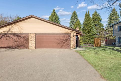 Townhouse For Sale - 7101 Robinwood<br/> Washington County, Saint Paul, MN 55125