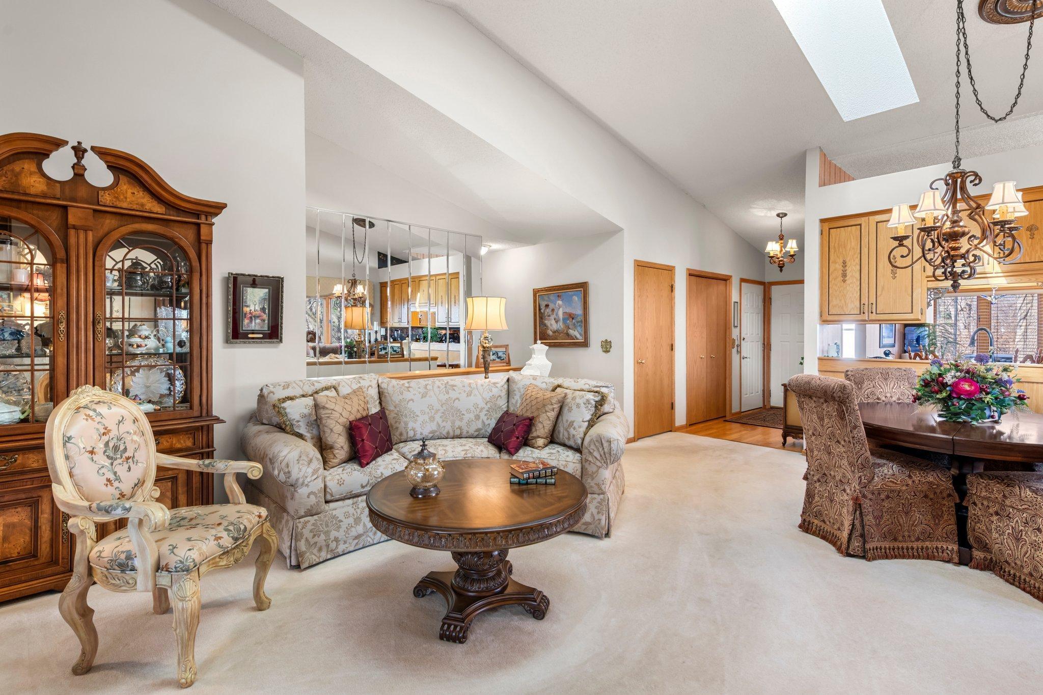 907 Southcross Drive, Burnsville, Minnesota image 7