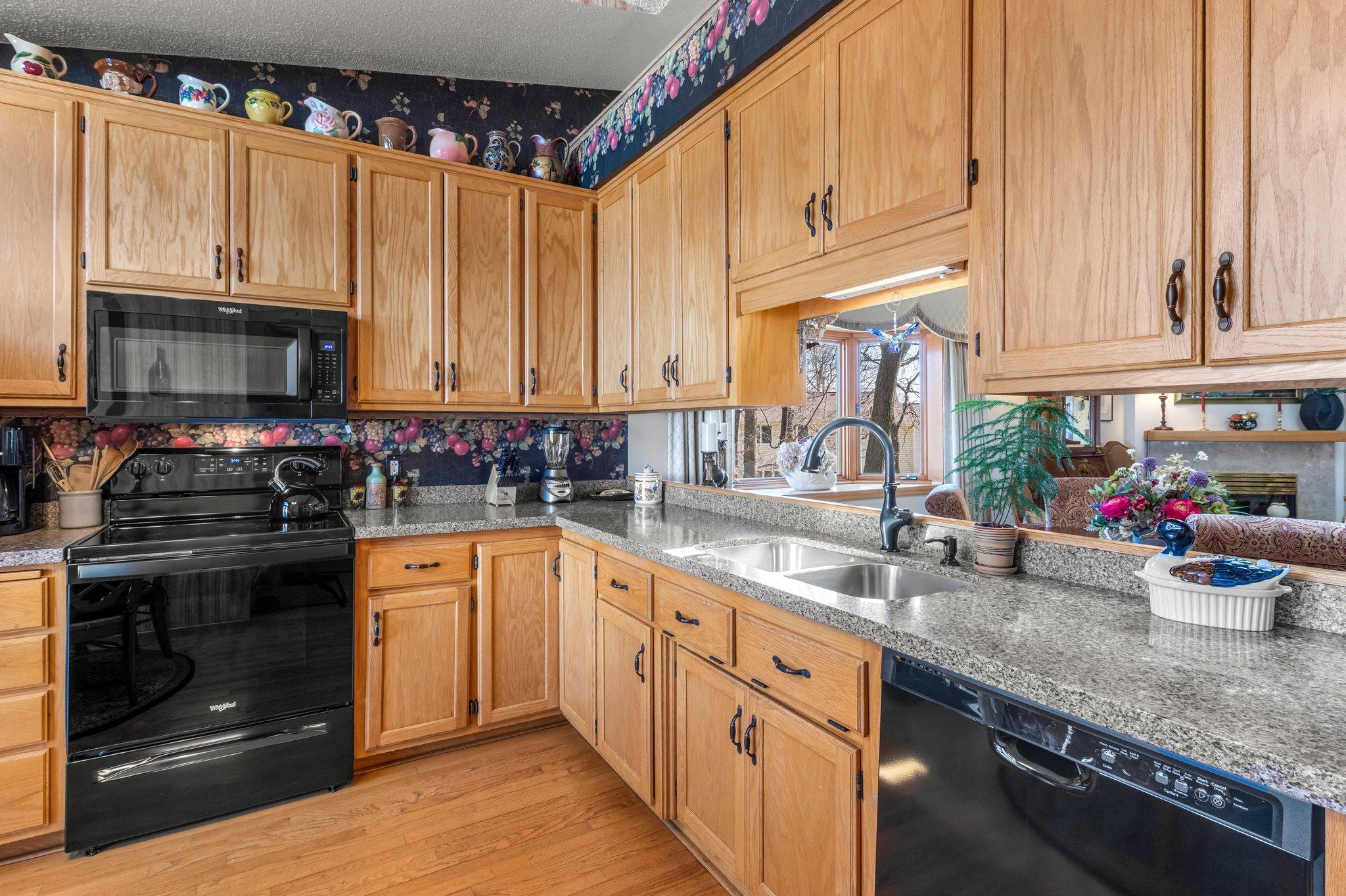907 Southcross Drive, Burnsville, Minnesota image 9