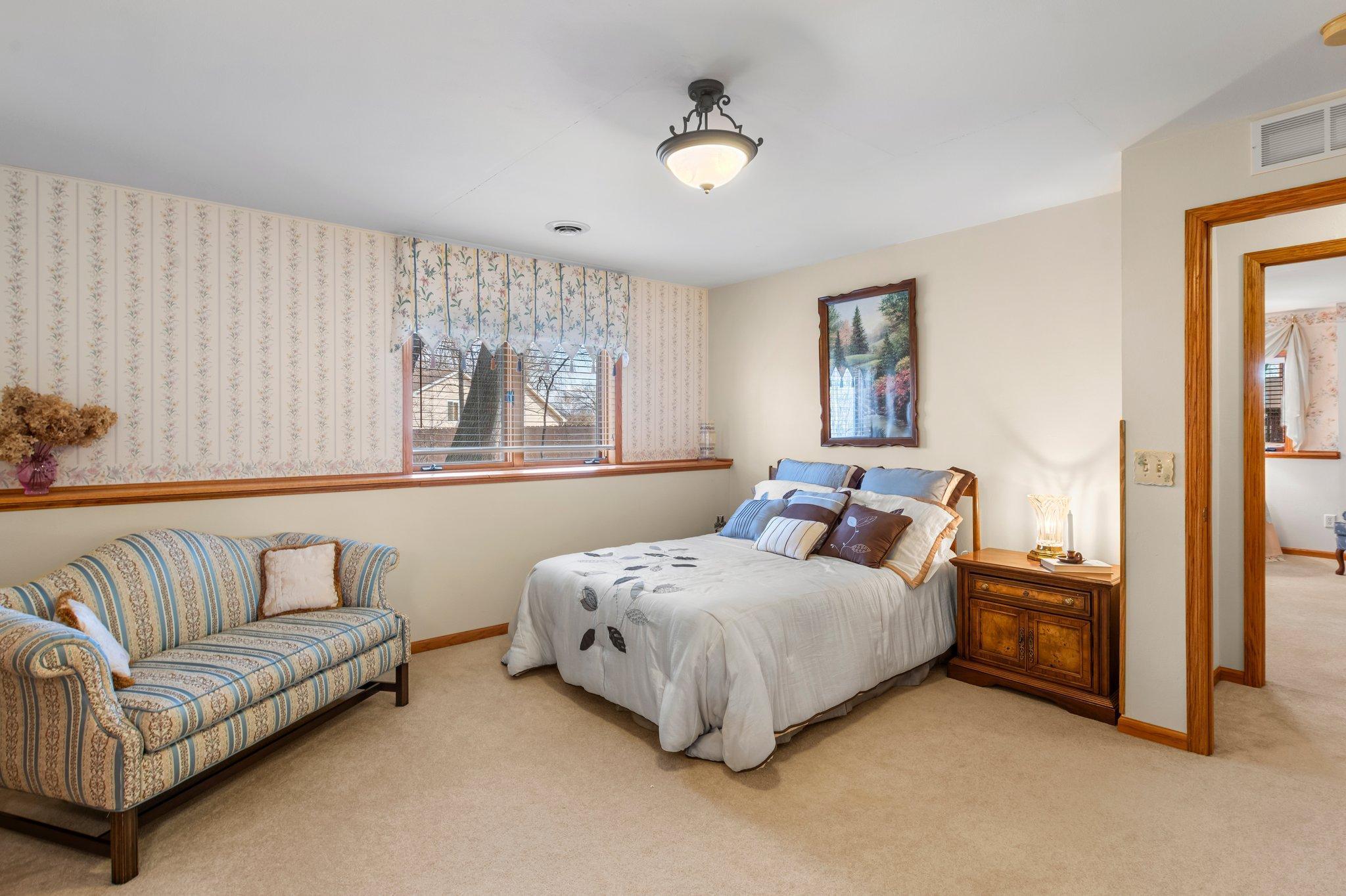 907 Southcross Drive, Burnsville, Minnesota image 36